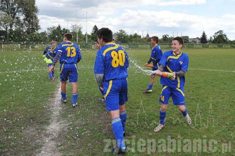 Młodzi piłkarze PTC z rocznika 1997/98 wygrali łódzką ligę Michałowicz i bez porażki awansowali do ligi wojewódzkiej. Trenerem drużyny jest Tomasz Stolarczyk.