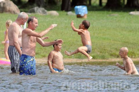 Temperatury powyżej 30 stopni Celsjusza męczyły nas przez kilkanaście dni. Pabianiczanie radzili sobie na różne sposoby.