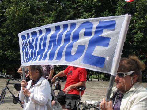 W obronie telewizji Trwam i wolności słowa zebrało się ponad półtora tysiąca pabianiczan 