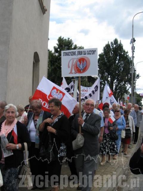 W obronie telewizji Trwam i wolności słowa zebrało się ponad półtora tysiąca pabianiczan 