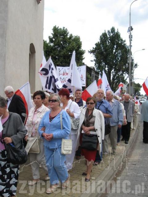 W obronie telewizji Trwam i wolności słowa zebrało się ponad półtora tysiąca pabianiczan 