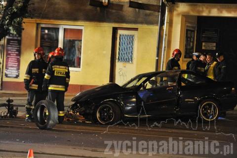 Młodzi mężczyźni szaleli bmw. Rozbili się na Starym Rynku