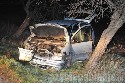 Renault scenic zderzył się z bmw. Droga była zablokowana