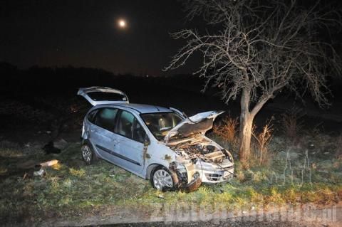 Renault scenic zderzył się z bmw. Droga była zablokowana