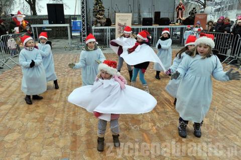 Było ognisko, kiełbaski a prezydent Dychto w czapce św. Mikołaja rozdawał cukierki.