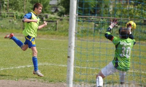 Młodzi piłkarze PTC z rocznika 1997/98 wygrali łódzką ligę Michałowicz i bez porażki awansowali do ligi wojewódzkiej. Trenerem drużyny jest Tomasz Stolarczyk.