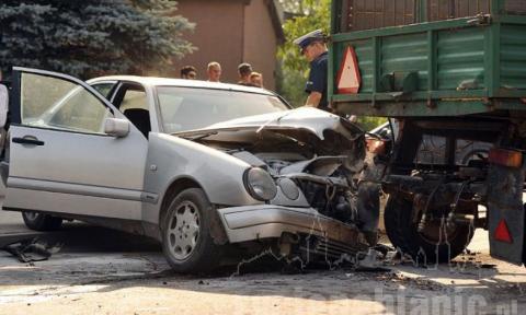 Poważny wypadek w Piątkowisku. Dwie osoby trafiły do szpitala