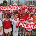 Około 700 uczniów ze Szkoły Podstawowej nr 3 pokazało jak dopingować reprezentację Polski w piłce nożnej.