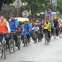 Z okazji Dnia Dziecka uczniowie pabianickich szkół wzięli udział w rajdzie rowerowym. Jechało około 600 rowerzystów