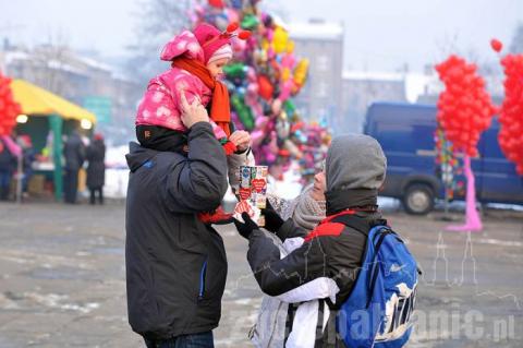 Zespół Weekend przyciągnął na Stary Rynek tłumy ludzi. Tak grała orkiestra w Pabianicach