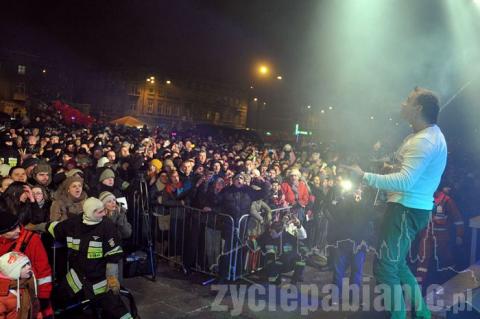 Zespół Weekend przyciągnął na Stary Rynek tłumy ludzi. Tak grała orkiestra w Pabianicach