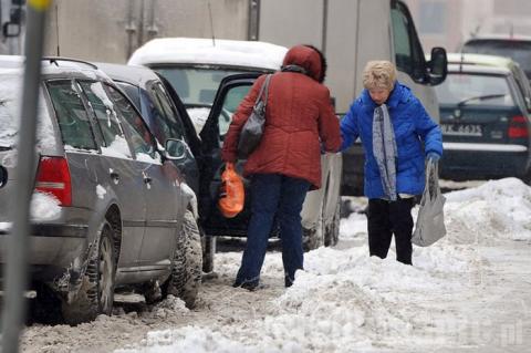 Chodnik przed apteką Medicor na Warszawskiej