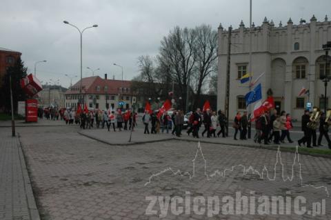 Dwa razy więcej pabianiczan w pochodzie 1-majowym