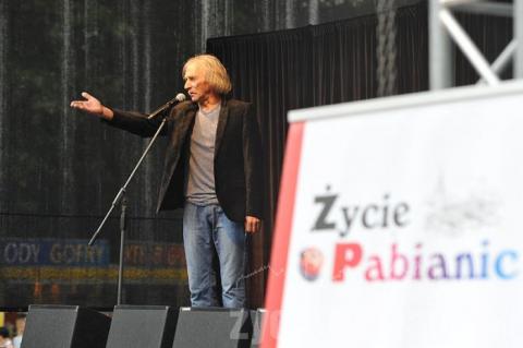 Świetny stand up Jerzego Kryszaka podczas tegorocznych Dni Pabianic. Niestety, pogoda nas nie rozpieszczała. 