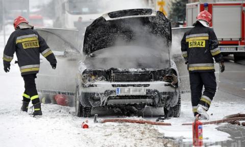 W piątek nad ranem w Bychlewie spaliło się volvo xc90 warte około 200 tysięcy złotych.