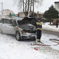 W piątek nad ranem w Bychlewie spaliło się volvo xc90 warte około 200 tysięcy złotych.