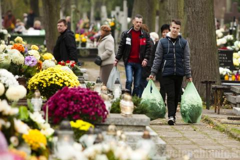 Tysiące pabianiczan odwiedziło groby swoich bliskich.