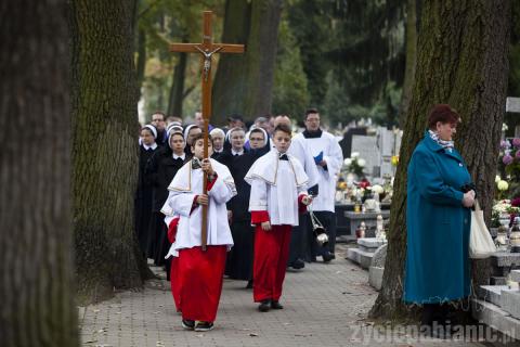 Tysiące pabianiczan odwiedziło groby swoich bliskich.