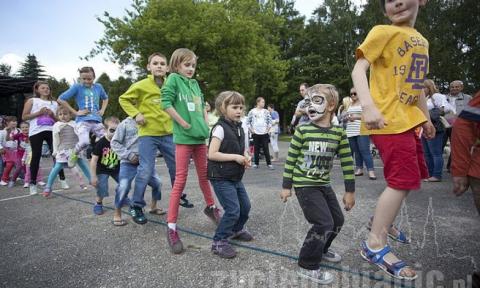 Były śpiewy, tańce i 2-godzinna kolejka po watę