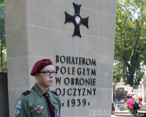 Szacuje się, że ponad 6 milionów Polaków zginęło podczas II wojny światowej. Dziś jest dzień, w którym zapalamy lampki zwłaszcza tym, którzy nie mają grobów...