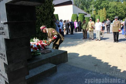 Szacuje się, że ponad 6 milionów Polaków zginęło podczas II wojny światowej. Dziś jest dzień, w którym zapalamy lampki zwłaszcza tym, którzy nie mają grobów...