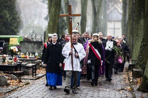 Monika Zbrojewska zmarła 30 października. Została pochowana w Pabianicach