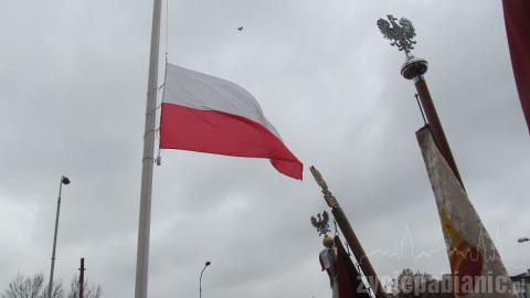 Msza, apel, składanie kwiatów i bieg niepodległości - tak wyglądały obchody 97. rocznicy odzyskania przez Polskę niepodległości w Pabianicach.