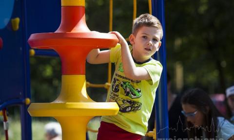 Już od 10.00 rano na plac zabaw zaczęły schodzić całe rodziny z dziećmi