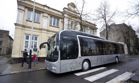 Takich autobusów hybrydowych jest w Polsce około 10, w Europie wodzi pasażerów około 300