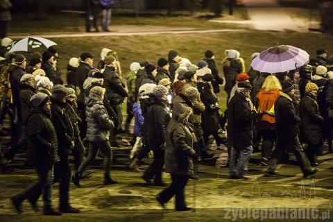 Wierni przeszli od kościoła św. Mateusza do kościoła Miłosierdzia Bożego