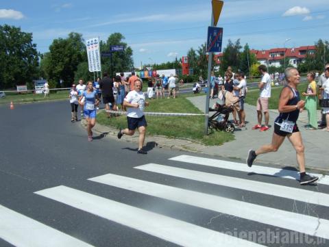 Bieg tradycyjnie podzielony był na kilka kategorii wiekowych. Było wielu zwycięzców. Puchary trafiły też do najliczniej reprezentowanej rodziny i szkoły oraz do najmłodszego i najstarszego uczestnika biegu. 