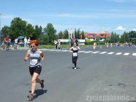 Bieg tradycyjnie podzielony był na kilka kategorii wiekowych. Było wielu zwycięzców. Puchary trafiły też do najliczniej reprezentowanej rodziny i szkoły oraz do najmłodszego i najstarszego uczestnika biegu. 