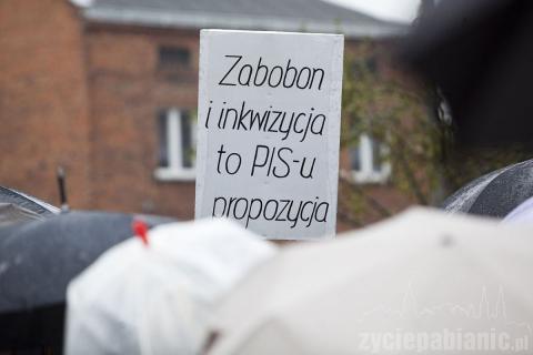 Czarny protest na Starym Rynku