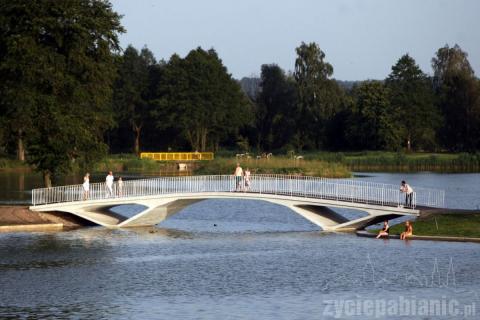 Wyremontowany został most między stawami