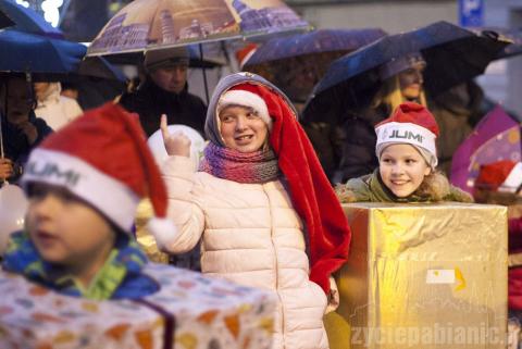 Świąteczna parada przemaszerowała ul. Zamkową