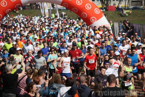 1h 18 minut zajęło pierwszemu pabianiczaninowi przebiegnięcie półmaratonu