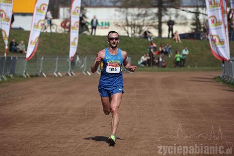 1h 18 minut zajęło pierwszemu pabianiczaninowi przebiegnięcie półmaratonu