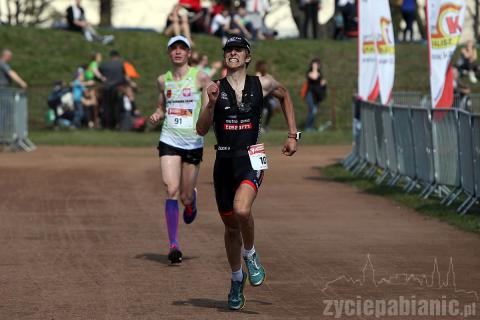 1h 18 minut zajęło pierwszemu pabianiczaninowi przebiegnięcie półmaratonu