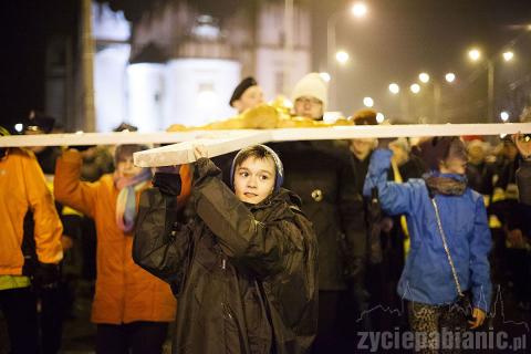 Trasa procesji, jak co roku, zaczęła się przed kościołem św. Mateusza