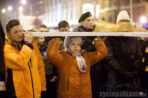 Trasa procesji, jak co roku, zaczęła się przed kościołem św. Mateusza