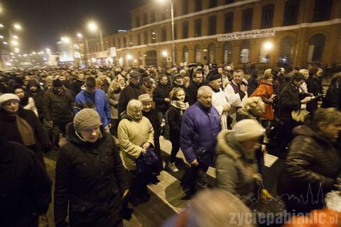 Trasa procesji, jak co roku, zaczęła się przed kościołem św. Mateusza