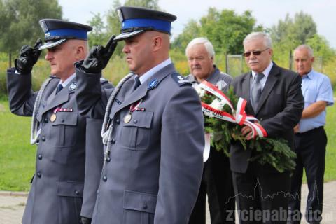 Policjanci z Pabianic, którzy zginęli na służbie. Komendant Cezary Petrus oddał dziś im hołd 