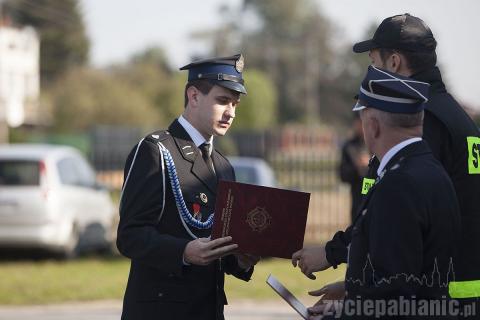 Po manaewrach strażackich, druhom z OSP wręczono podziękowania za służbę po sierpniowej nawałnicy