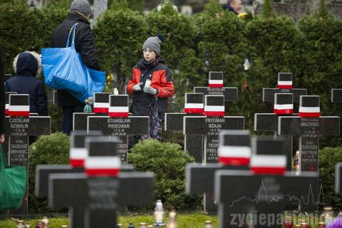 Pabianiczanie odwiedzili groby bliskich