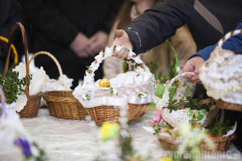 Jak co roku pabianiczanie w Wielką Sobotę poszli do kościołów poświęcić pokarmy