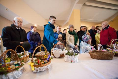 Wielkanoc: pabianiczanie ruszyli ze święconkami Życie Pabianic