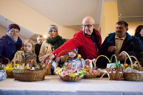 Wielkanoc: pabianiczanie ruszyli ze święconkami Życie Pabianic