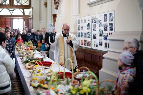 Wielkanoc: pabianiczanie ruszyli ze święconkami Życie Pabianic