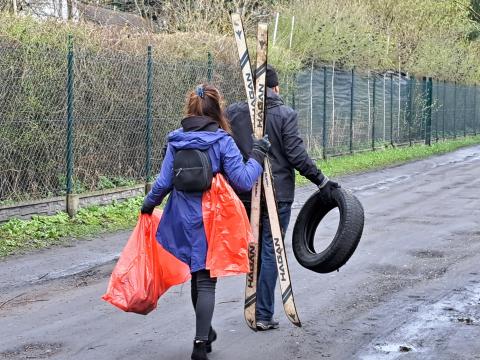 Ale wstyd! Czego to ludzie nie wyrzucają gdzie popadnie Życie Pabianic