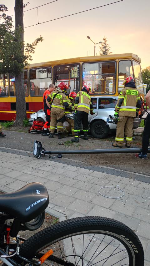 Tramwaj wjechał w skodę